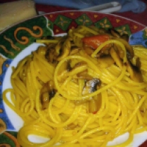 Spaghetti curcuma e funghi